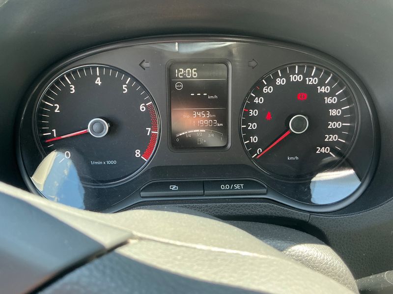Volkswagen Polo 1.4 MPI Advance 2011 – снимка 19