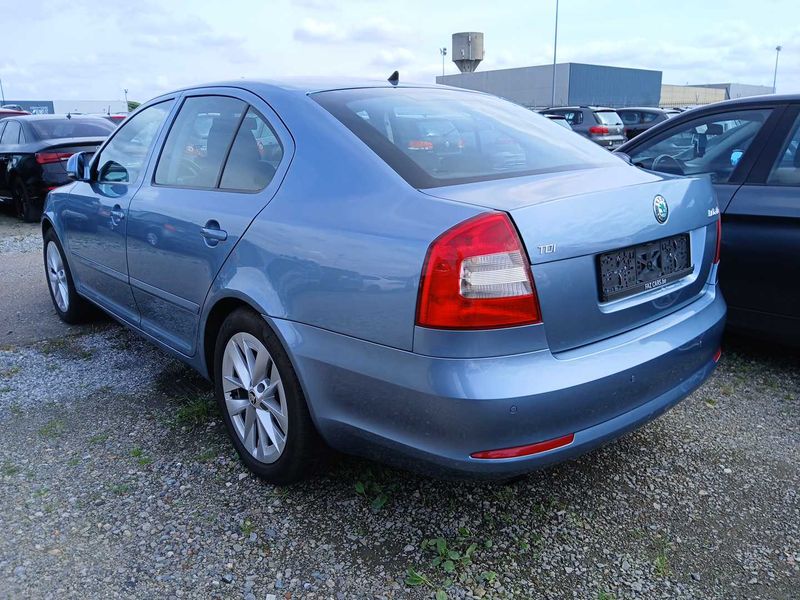 Skoda Octavia 1.6 TDI Ambiente 2010 – снимка 3