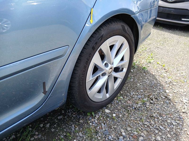 Skoda Octavia 1.6 TDI Ambiente 2010 – снимка 40