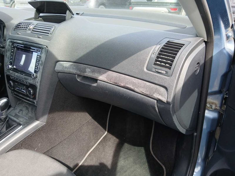Skoda Octavia 1.6 TDI Ambiente 2010 – снимка 21