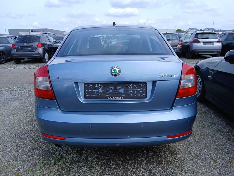 Skoda Octavia 1.6 TDI Ambiente 2010 – снимка 4