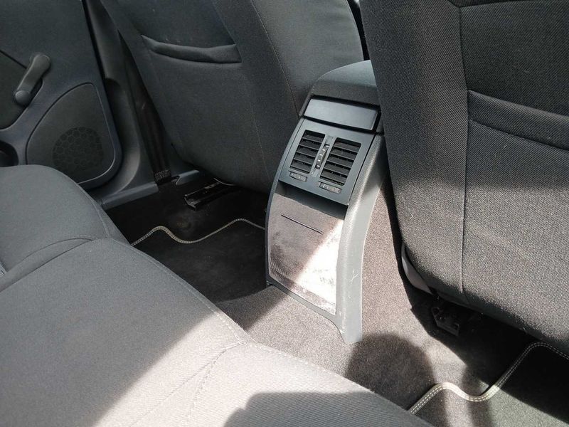 Skoda Octavia 1.6 TDI Ambiente 2010 – снимка 19