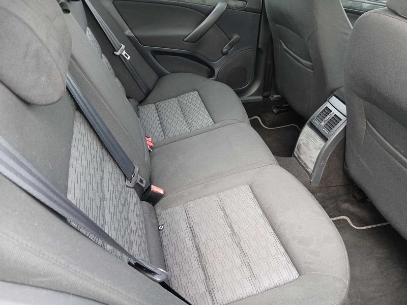 Skoda Octavia 1.6 TDI Ambiente 2010 – снимка 13