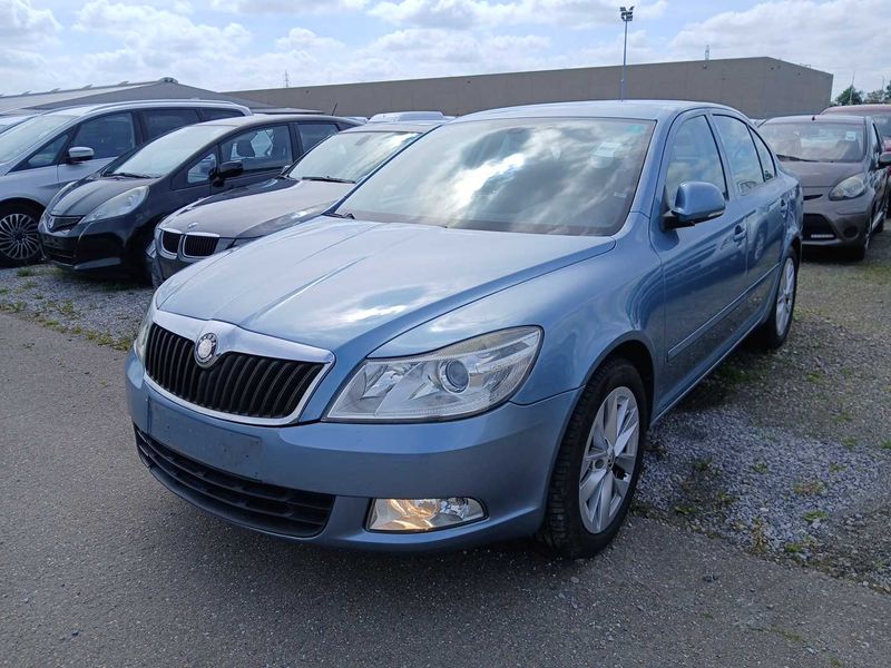 Skoda Octavia 1.6 TDI Ambiente 2010 – снимка 1
