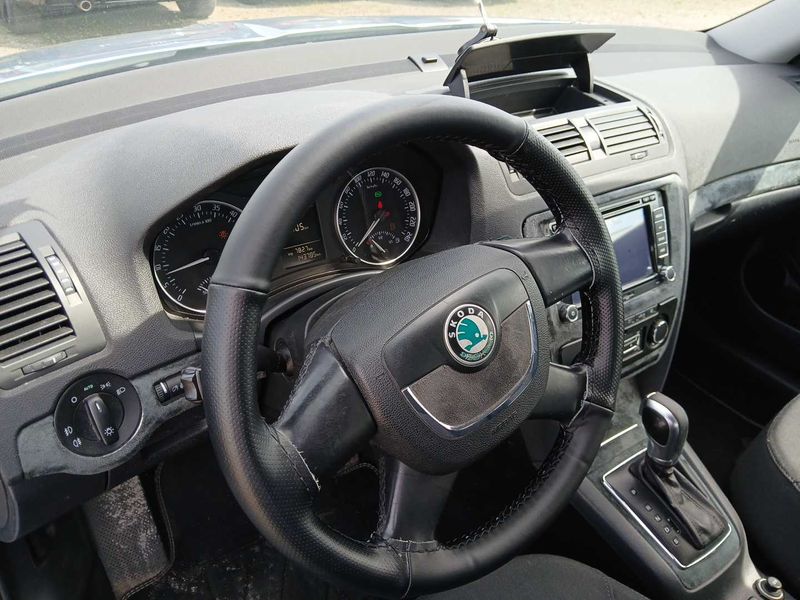 Skoda Octavia 1.6 TDI Ambiente 2010 – снимка 15
