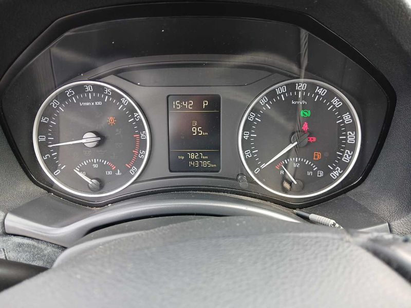Skoda Octavia 1.6 TDI Ambiente 2010 – снимка 12