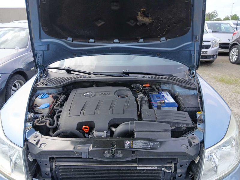 Skoda Octavia 1.6 TDI Ambiente 2010 – снимка 8