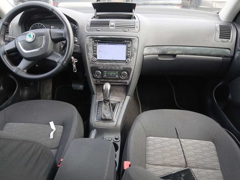 Skoda Octavia 1.6 TDI Ambiente 2010 – снимка 11