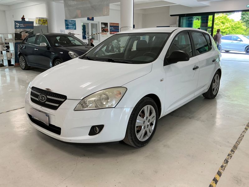 Kia cee'd 1.4 EX 2008 – снимка 1