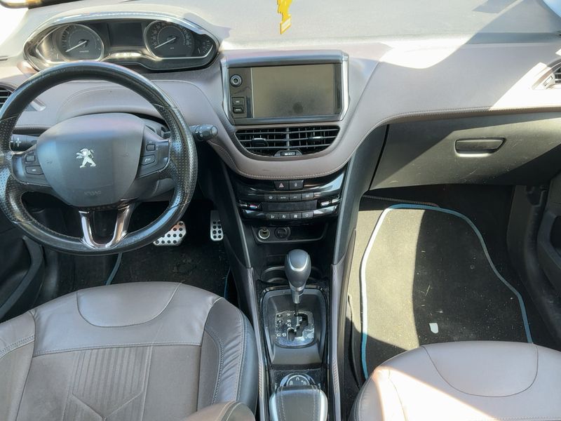 Peugeot 2008 1.2 PureTech Allure 2015 – снимка 17