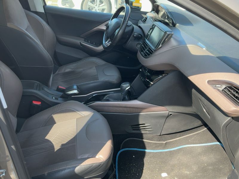 Peugeot 2008 1.2 PureTech Allure 2015 – снимка 16