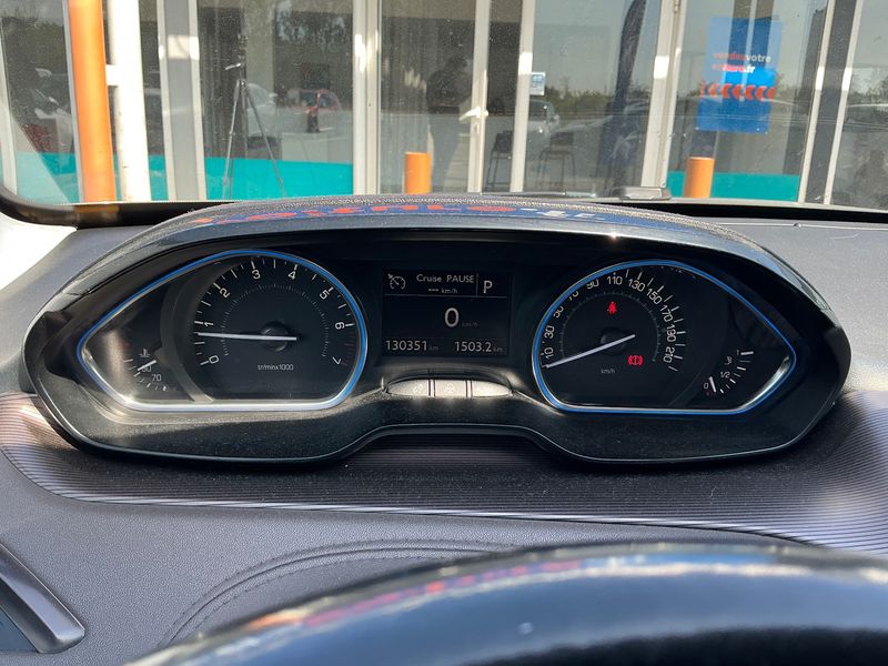 Peugeot 2008 1.2 PureTech Allure 2015 – снимка 18
