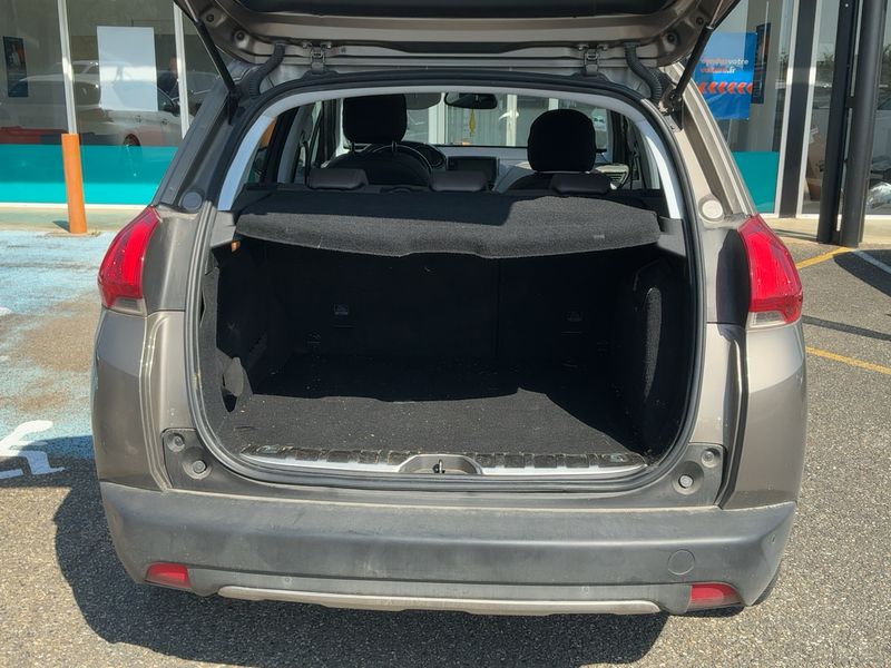 Peugeot 2008 1.2 PureTech Allure 2015 – снимка 15