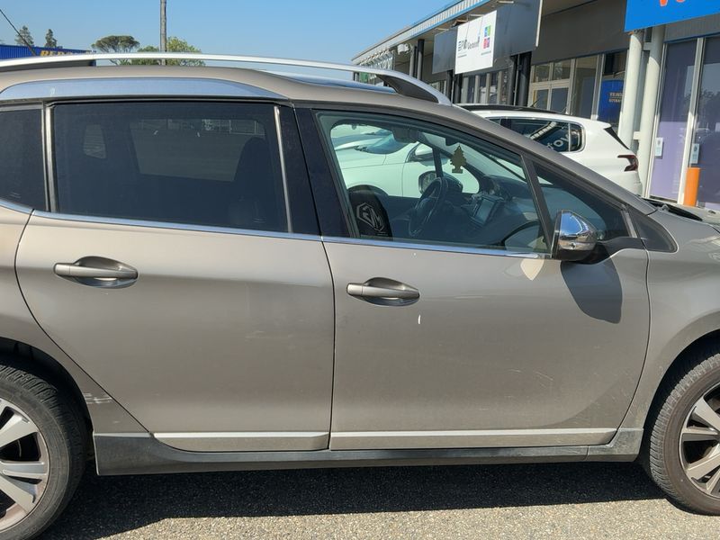 Peugeot 2008 1.2 PureTech Allure 2015 – снимка 10