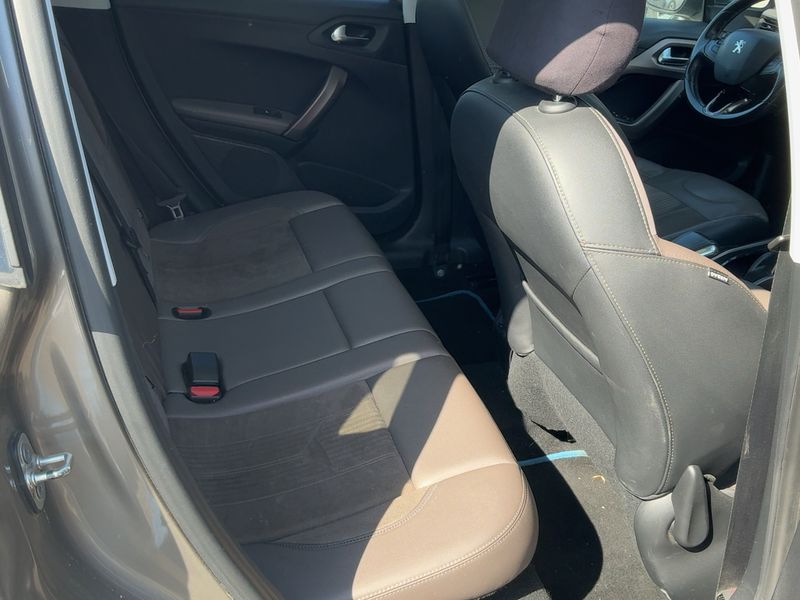 Peugeot 2008 1.2 PureTech Allure 2015 – снимка 19