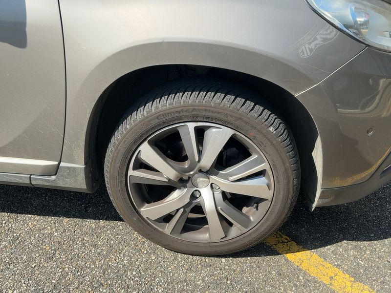 Peugeot 2008 1.2 PureTech Allure 2015 – снимка 11