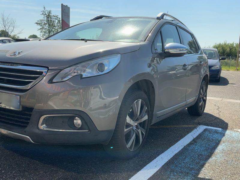 Peugeot 2008 1.2 PureTech Allure 2015 – снимка 2