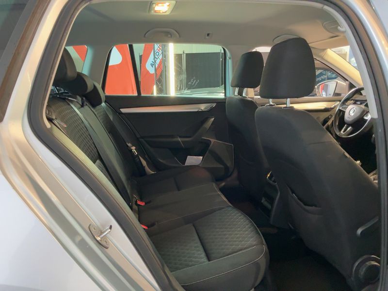 Skoda Octavia 2.0 TDI Drive 2017 – снимка 19