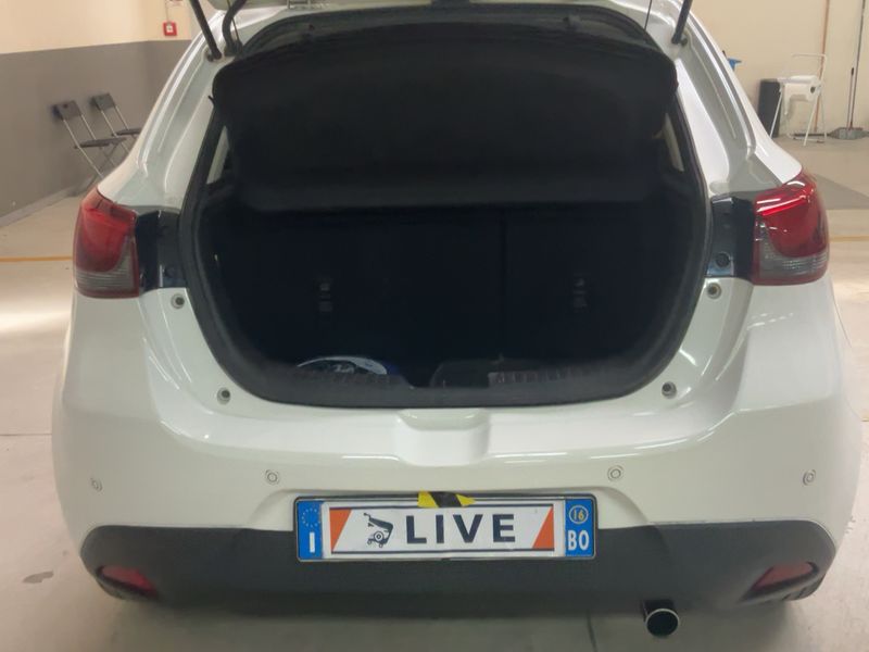 Mazda 2 1.5 Diesel Exceed 2016 – снимка 15