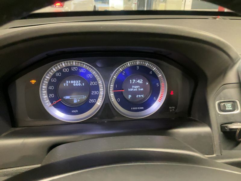 Volvo XC60 2.4 D5 R-Design AWD 2012 – снимка 18
