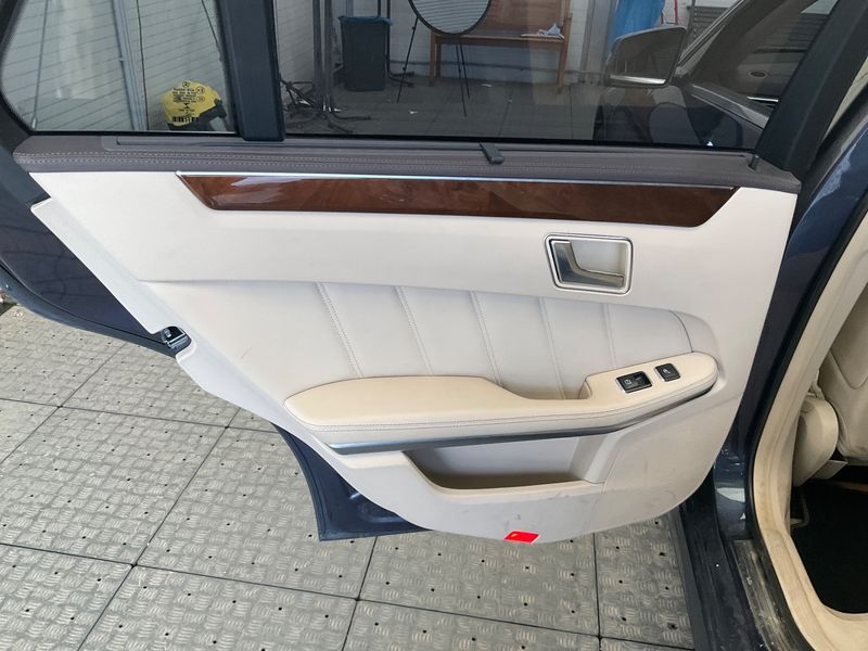 Mercedes-Benz E-Klasse E 350 CDI T 4Matic BlueTEC Avantgarde 2015 – снимка 28