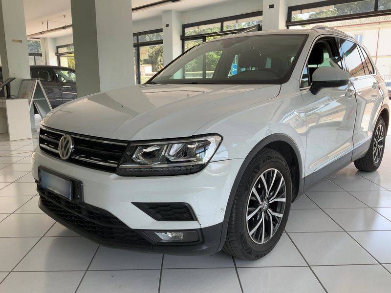 Volkswagen Tiguan 1.6 TDI Business BlueMotion Tech 2018 – снимка 1