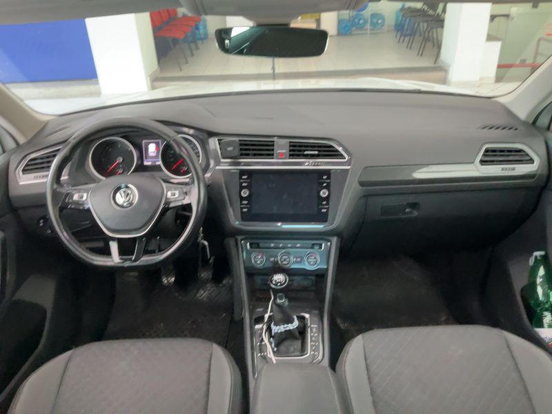 Volkswagen Tiguan 1.6 TDI Business BlueMotion Tech 2018 – снимка 17