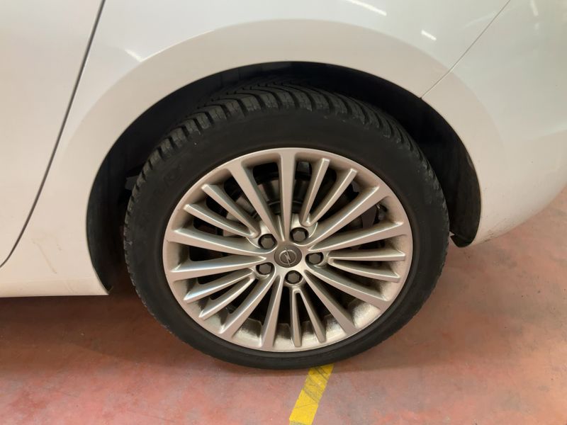 Opel Astra 1.6 CDTI DPF Innovation 2015 – снимка 18