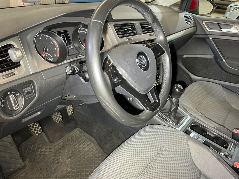 Volkswagen Golf VII 1.2 TSI Comfortline BlueMotion Tech 2015 – снимка 22
