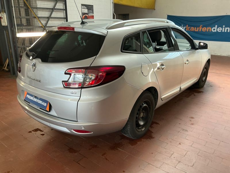 Renault Megane 1.5 dCi Dynamique 2011 – снимка 2