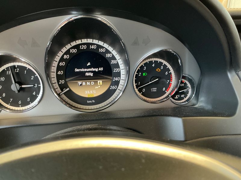 Mercedes-Benz E-Klasse E 500 CGI BlueEfficiency Avantgarde 2012 – снимка 29