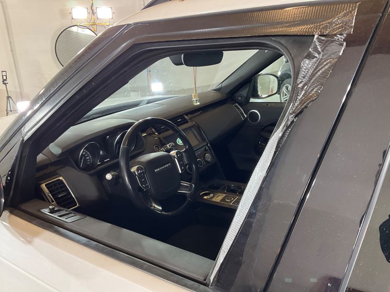 Land Rover Discovery 5 2.0 TD Sd4 SD4 SE 2018 – снимка 22
