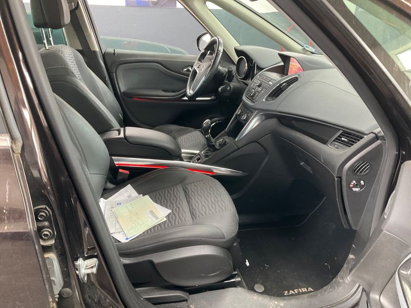 Opel Zafira Tourer 2.0 CDTI Innovation 2012 – снимка 3