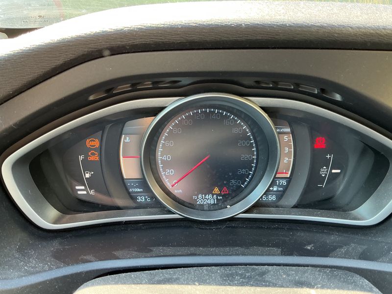 Volvo V40 1.6 D2 Kinetic 2012 – снимка 4
