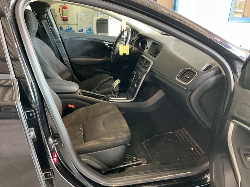 Volvo V40 1.6 D2 Kinetic 2012 – снимка 3