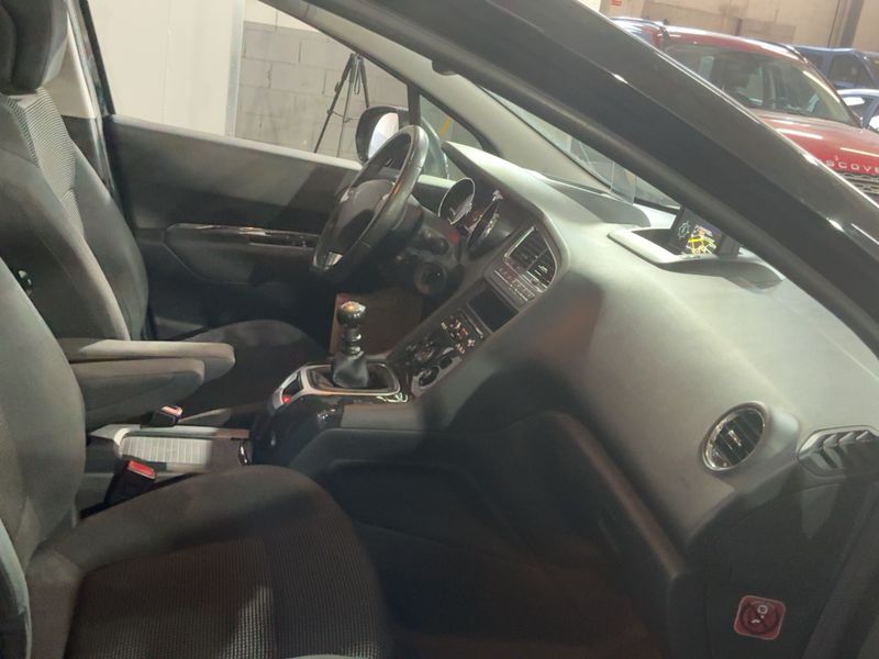 Peugeot 5008 1.6 Blue-HDi Allure 2015 – снимка 16