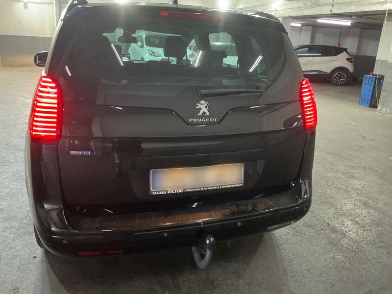 Peugeot 5008 1.6 Blue-HDi Allure 2015 – снимка 32
