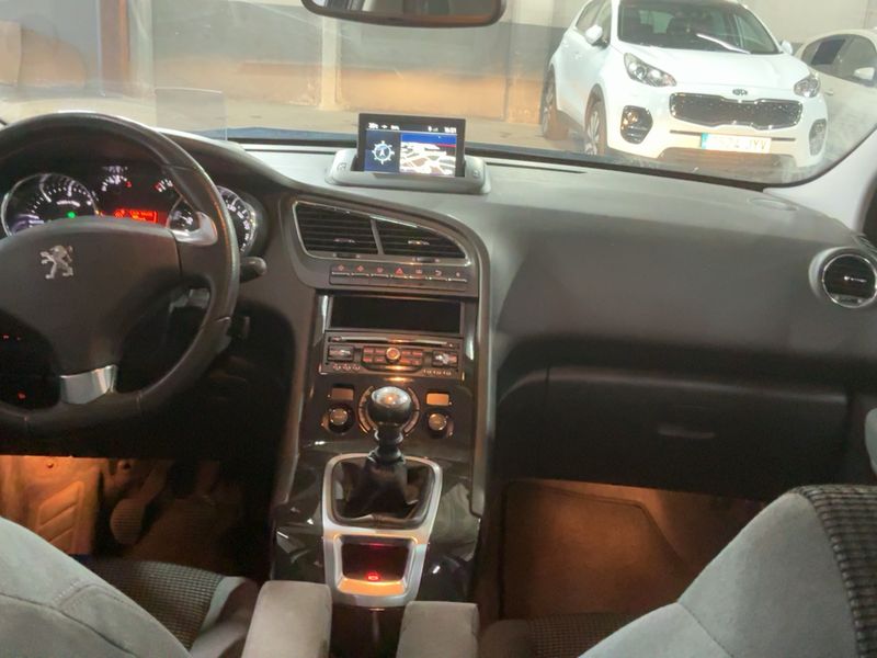 Peugeot 5008 1.6 Blue-HDi Allure 2015 – снимка 17