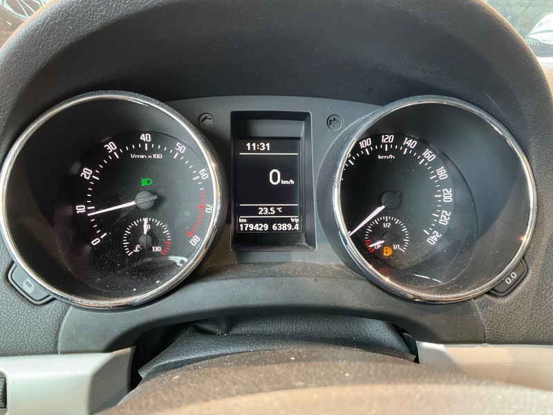 Skoda Yeti 1.2 TSI Ambition Plus Edition 2013 – снимка 18