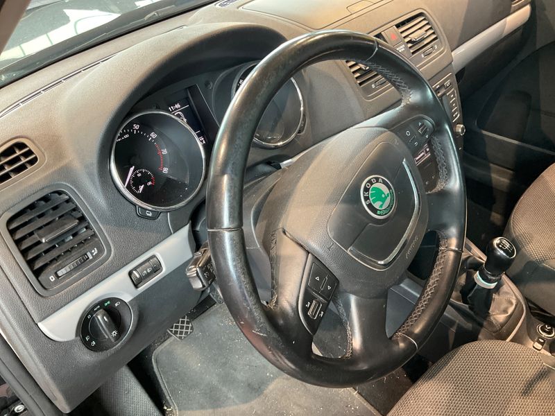 Skoda Yeti 1.2 TSI Ambition Plus Edition 2013 – снимка 36