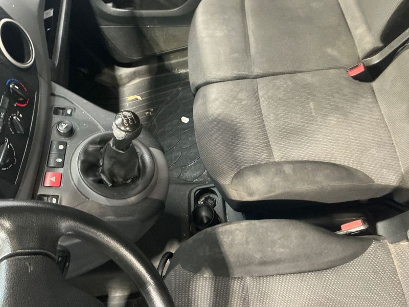 Peugeot Partner 1.6 Blue-HDi L1 Komfort Plus 2016 – снимка 27