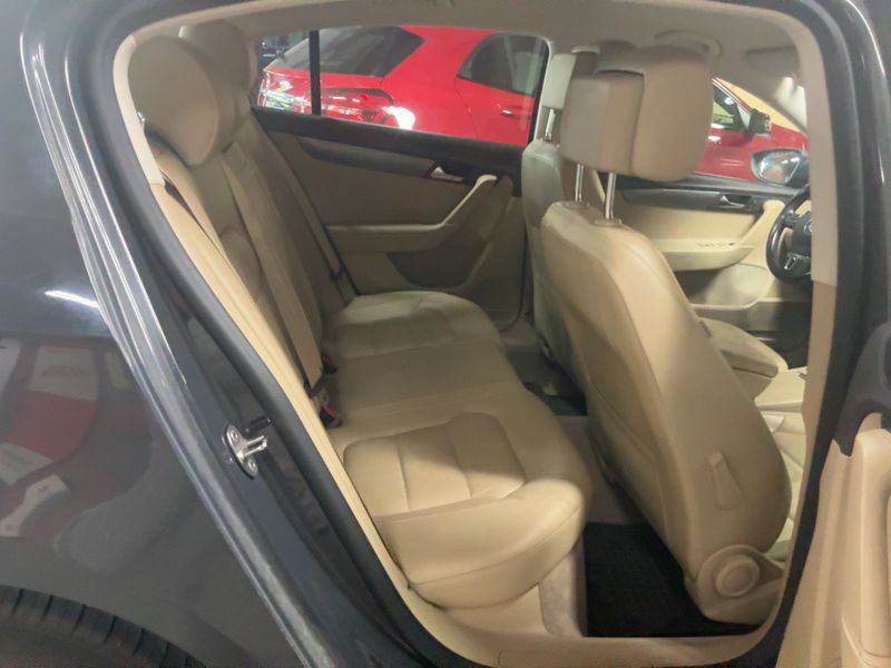 Volkswagen Passat 2.0 TDI Comfortline BlueMotion Tech 2012 – снимка 14