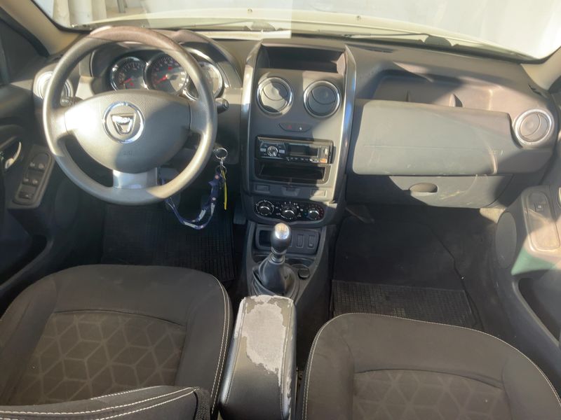 Dacia Duster 1.5 dCi Laureate 4x2 2014 – снимка 17