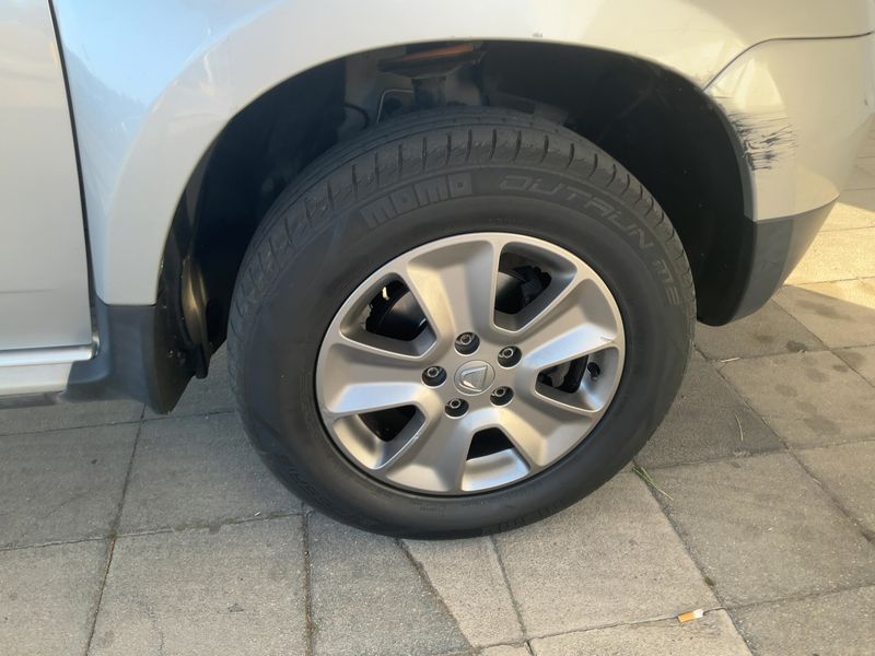 Dacia Duster 1.5 dCi Laureate 4x2 2014 – снимка 11