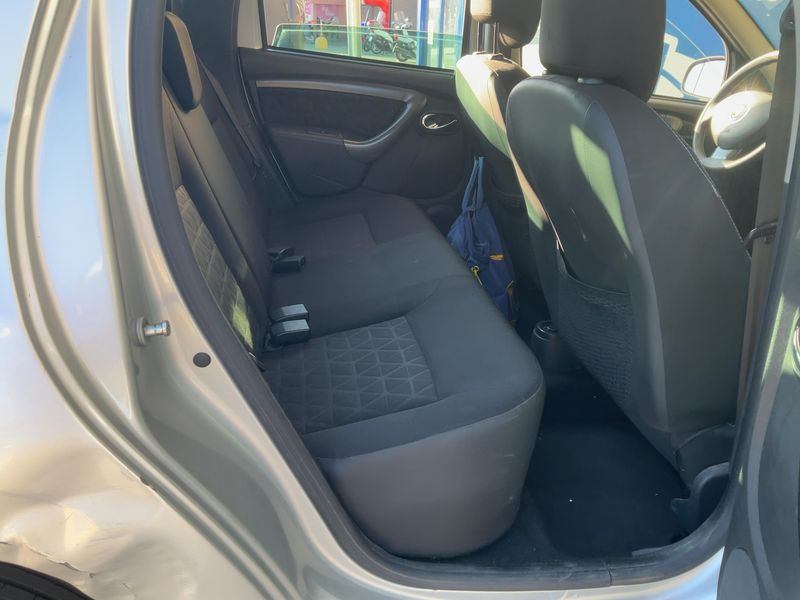 Dacia Duster 1.5 dCi Laureate 4x2 2014 – снимка 19