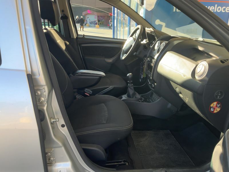 Dacia Duster 1.5 dCi Laureate 4x2 2014 – снимка 16