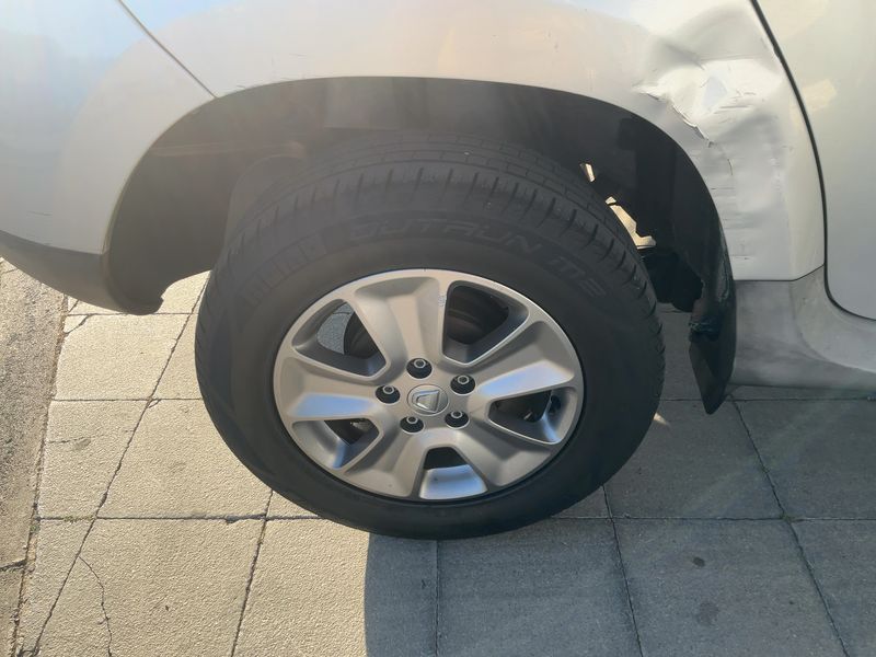 Dacia Duster 1.5 dCi Laureate 4x2 2014 – снимка 9