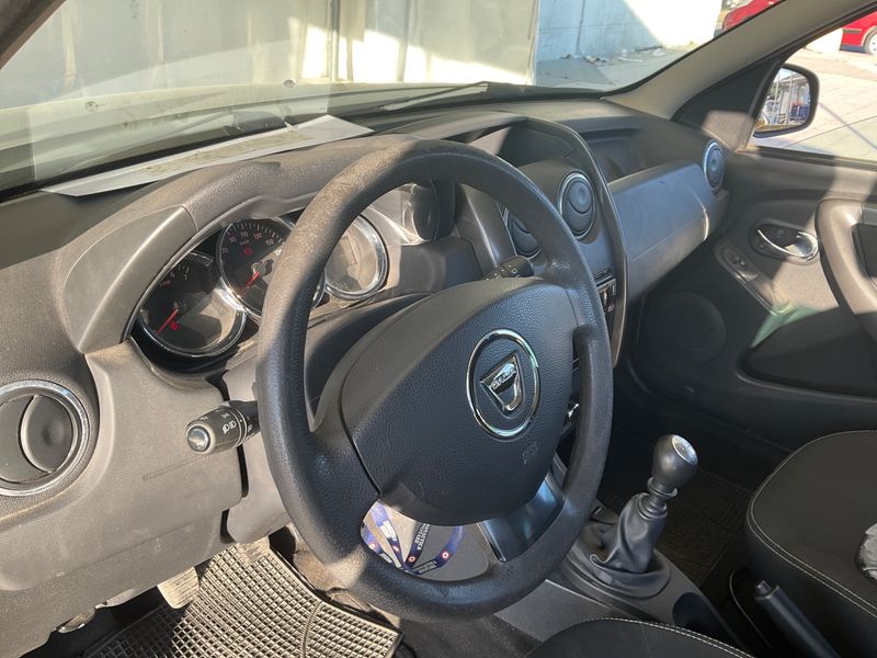 Dacia Duster 1.5 dCi Laureate 4x2 2014 – снимка 26