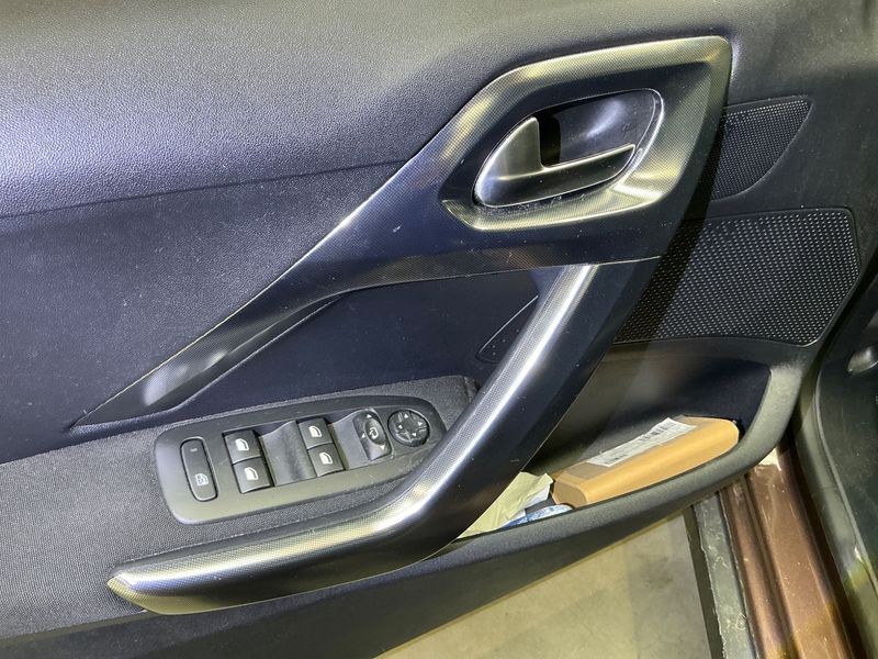 Peugeot 2008 1.6 Blue-HDi Allure 2015 – снимка 32