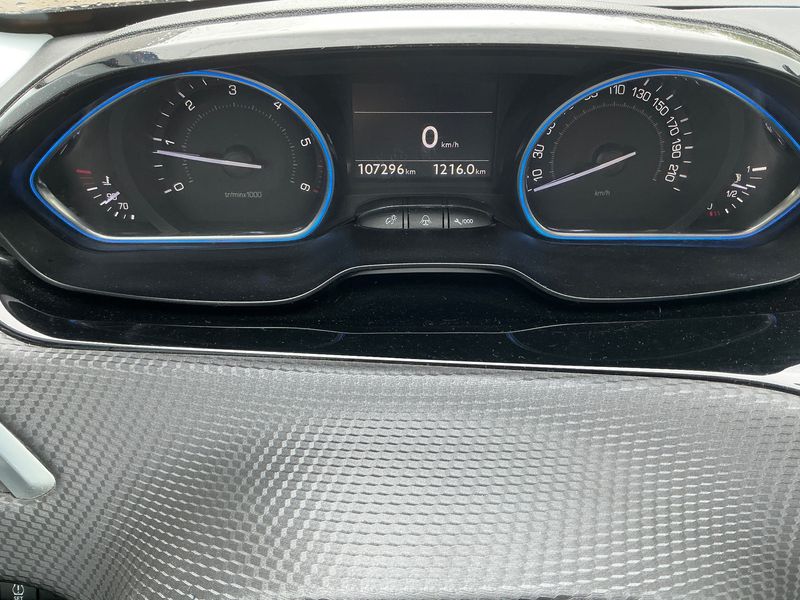 Peugeot 2008 1.6 Blue-HDi Allure 2015 – снимка 18